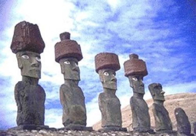 Moai giganti statue monolitici dei bianchi